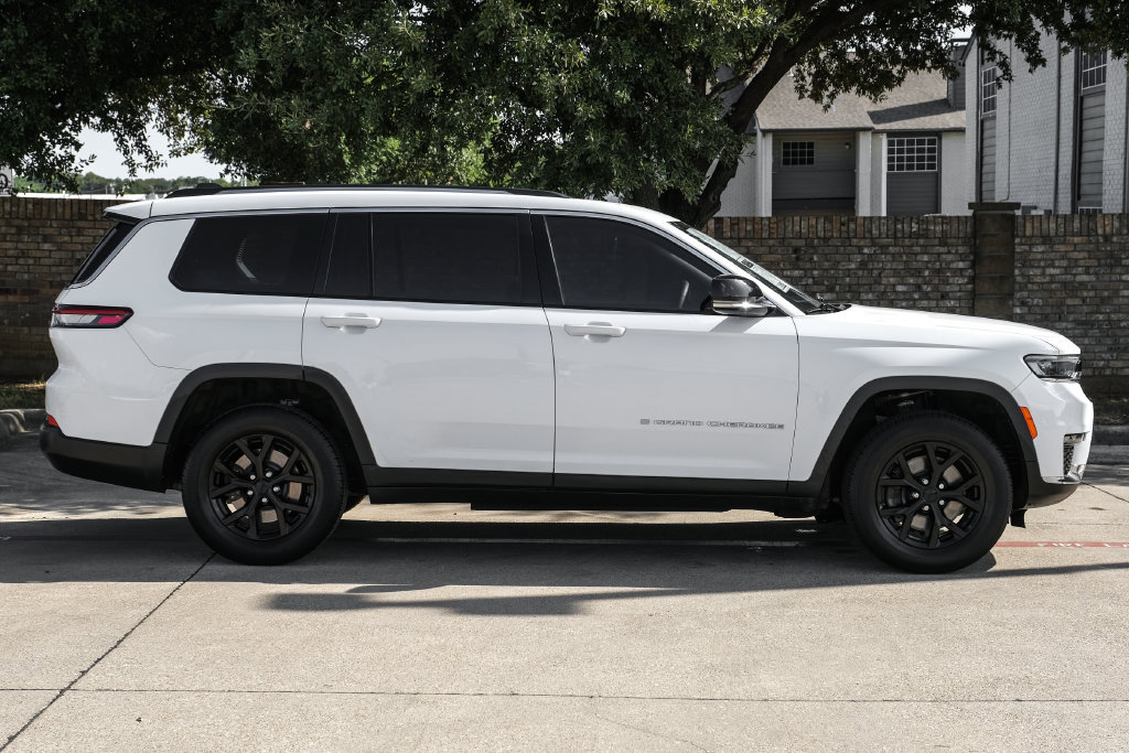 Used 2023 Jeep Grand Cherokee L Limited AWD/4WD image 15