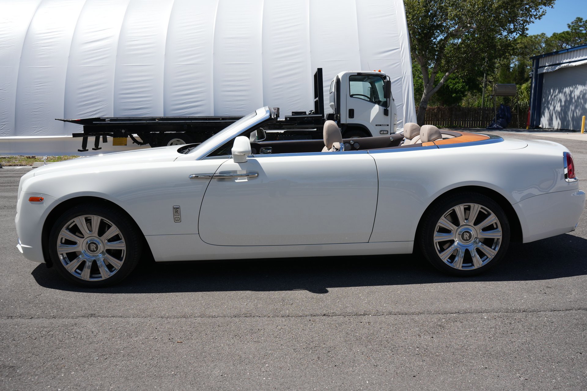 Used 2017 Rolls-Royce Dawn image 12