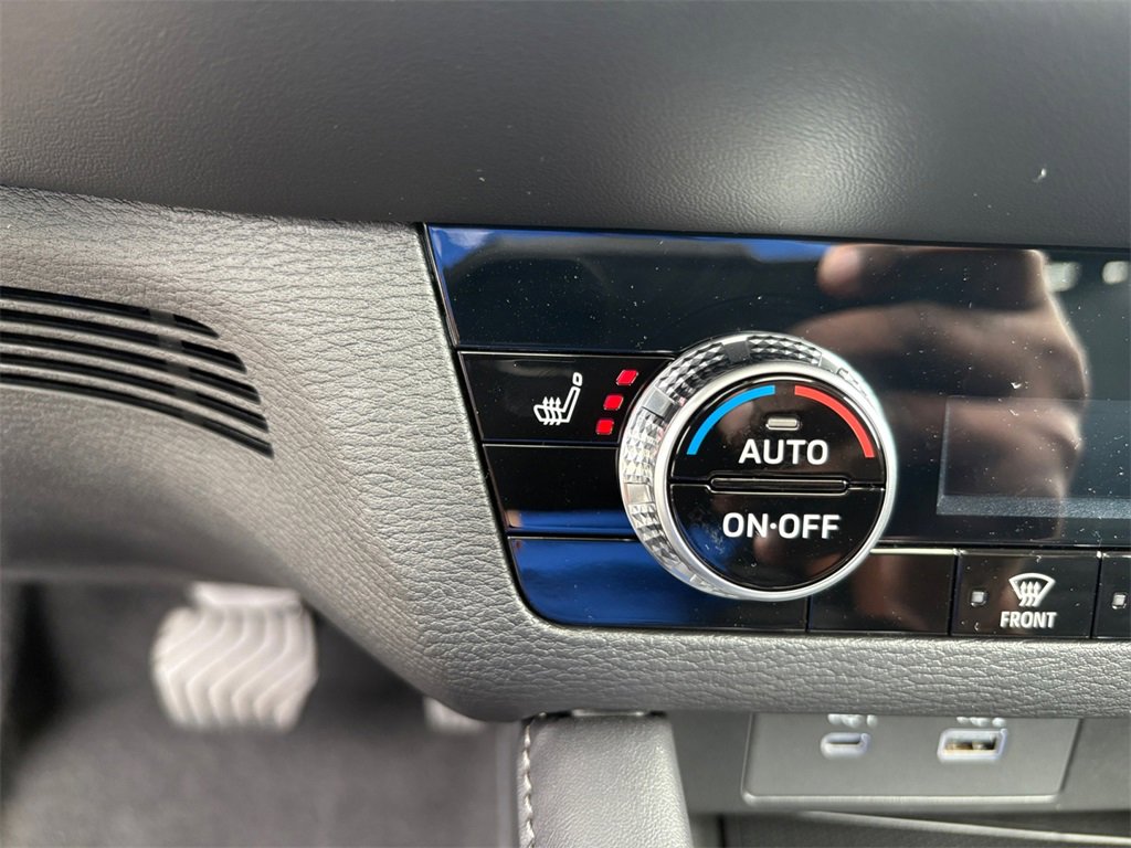 New 2025 Mitsubishi Outlander SE image 6