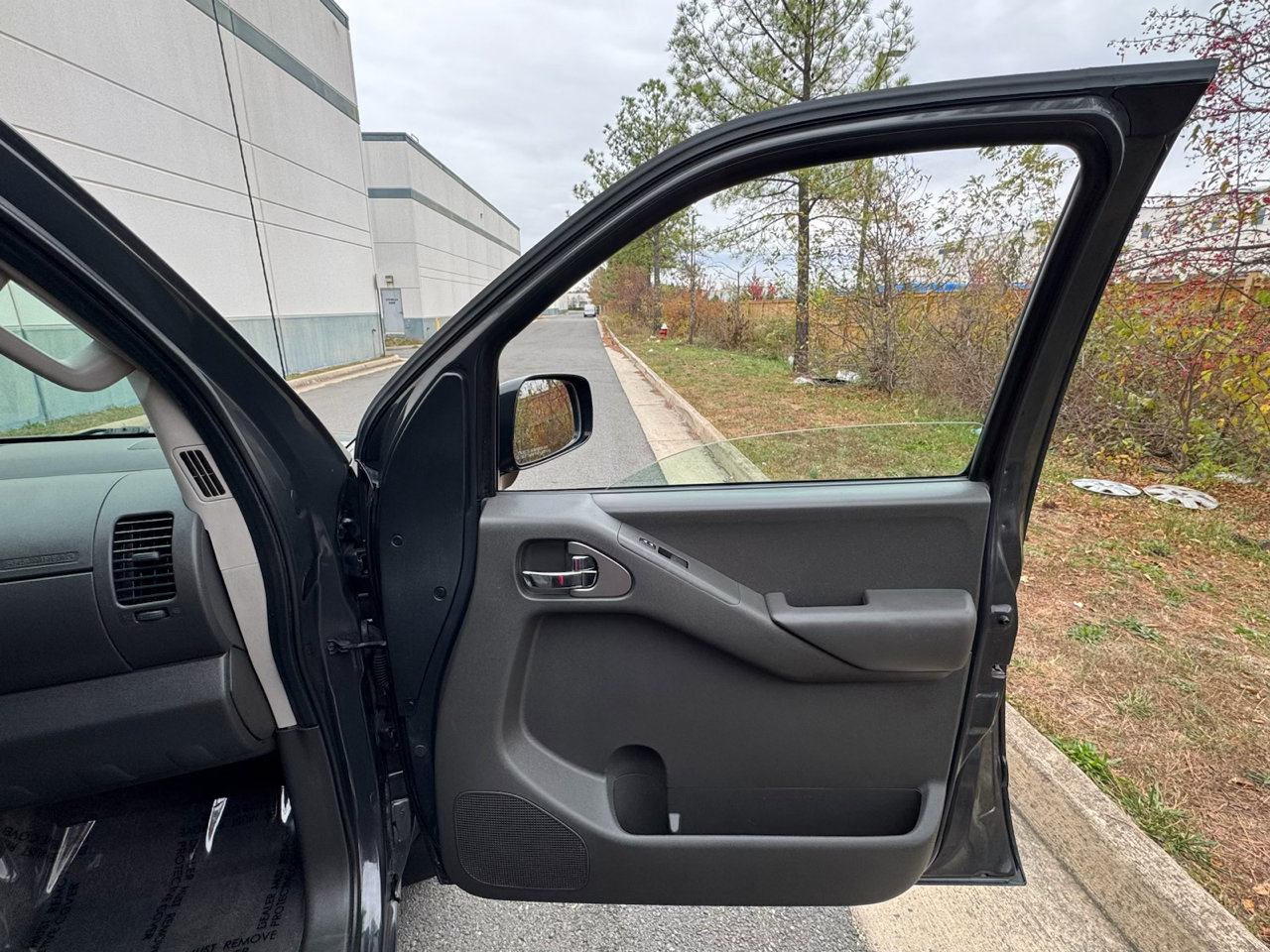 Used 2012 Nissan Frontier SV image 20