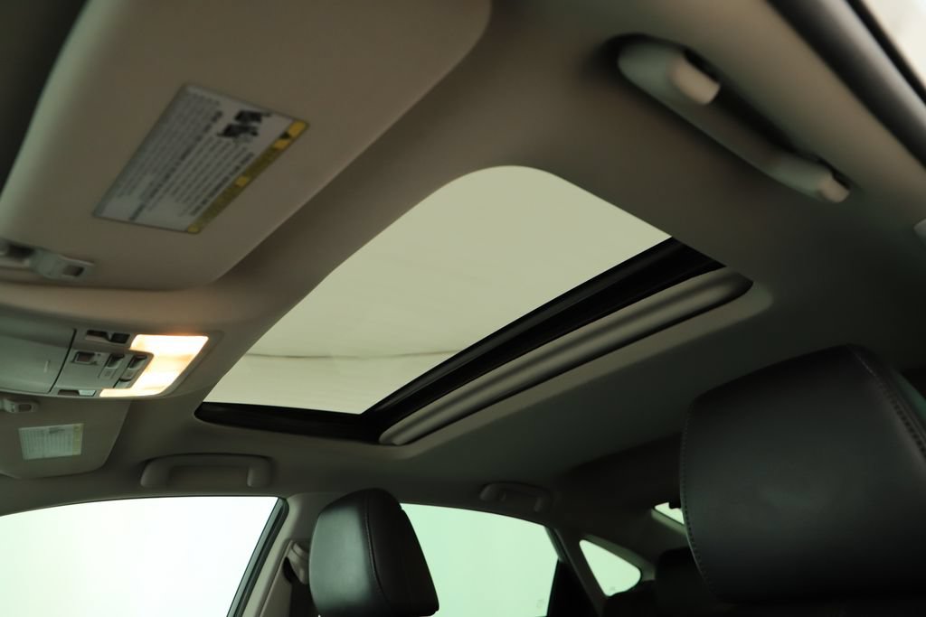 Used 2014 Toyota Avalon Limited w/ Technology Package FWD image 26