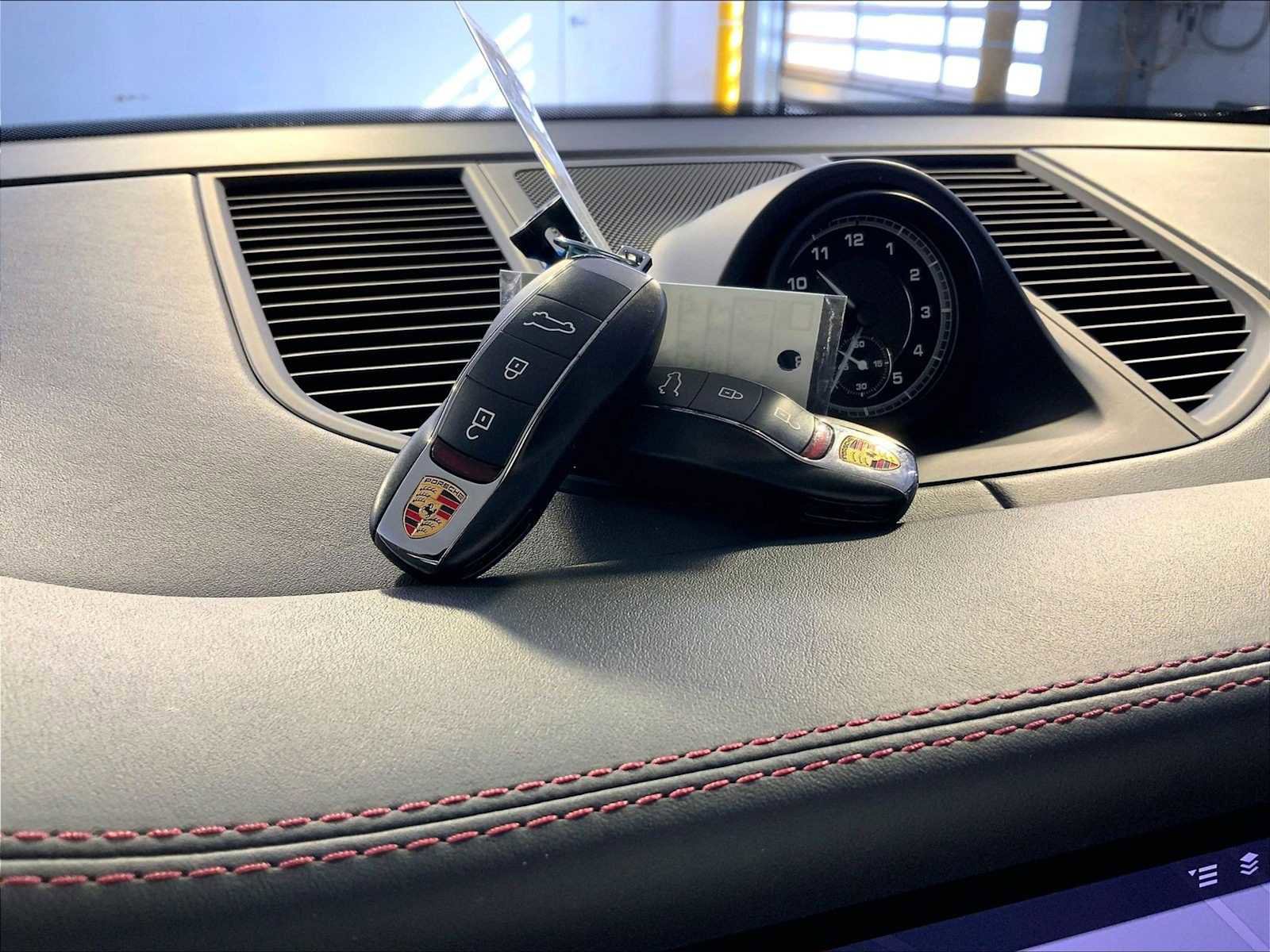 Certified 2023 Porsche Macan image 21