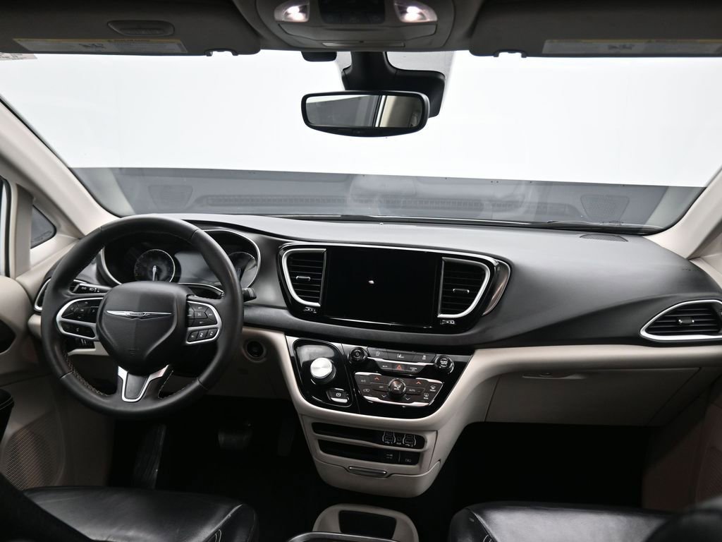 Used 2022 Chrysler Pacifica Touring-L image 55