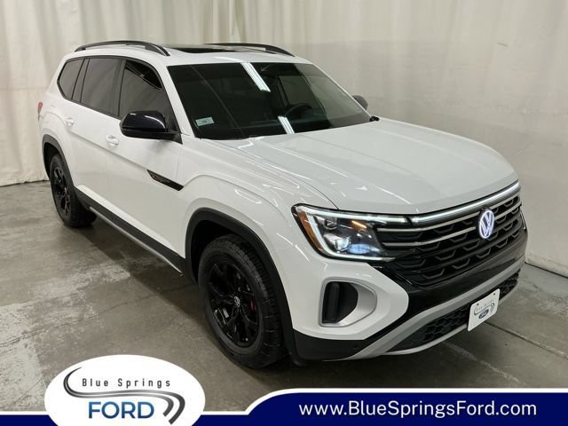 Used 2024 Volkswagen Atlas Peak Edition SE AWD/4WD image 1
