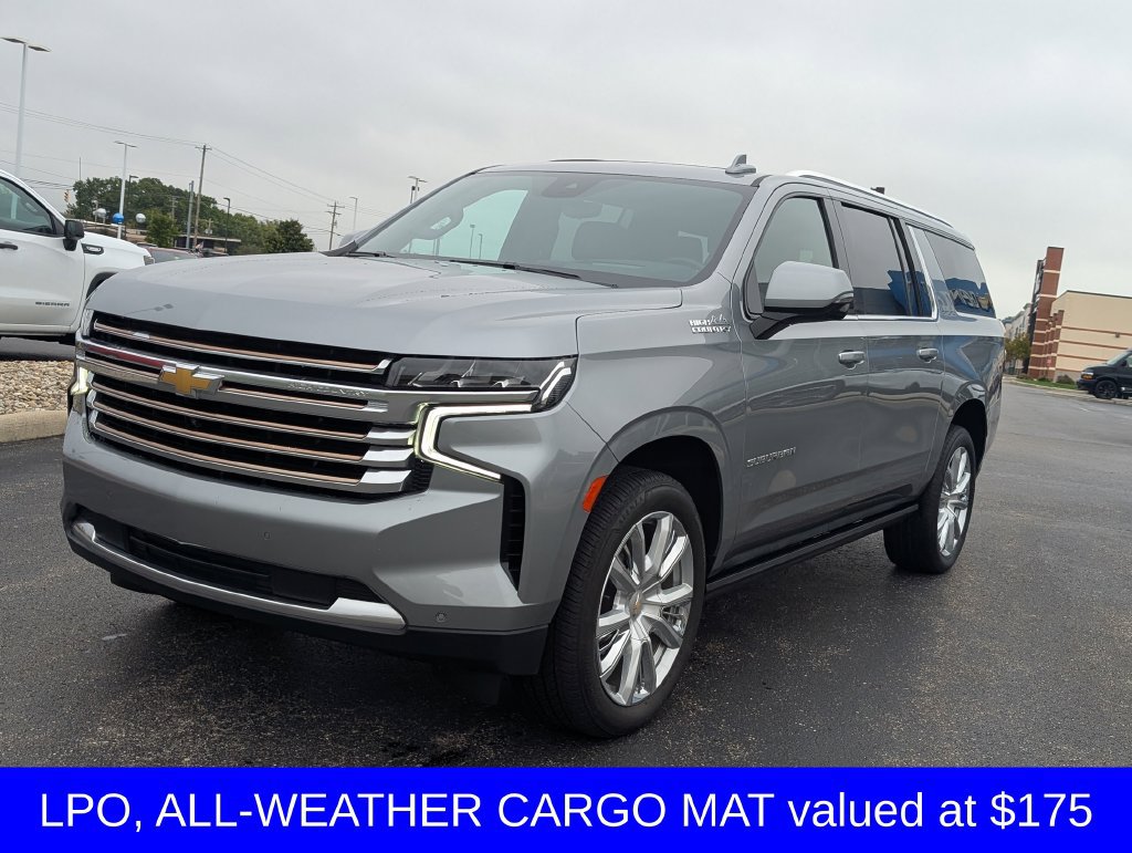 Used 2023 Chevrolet Suburban High Country w/ Premium Package 2 AWD/4WD image 3
