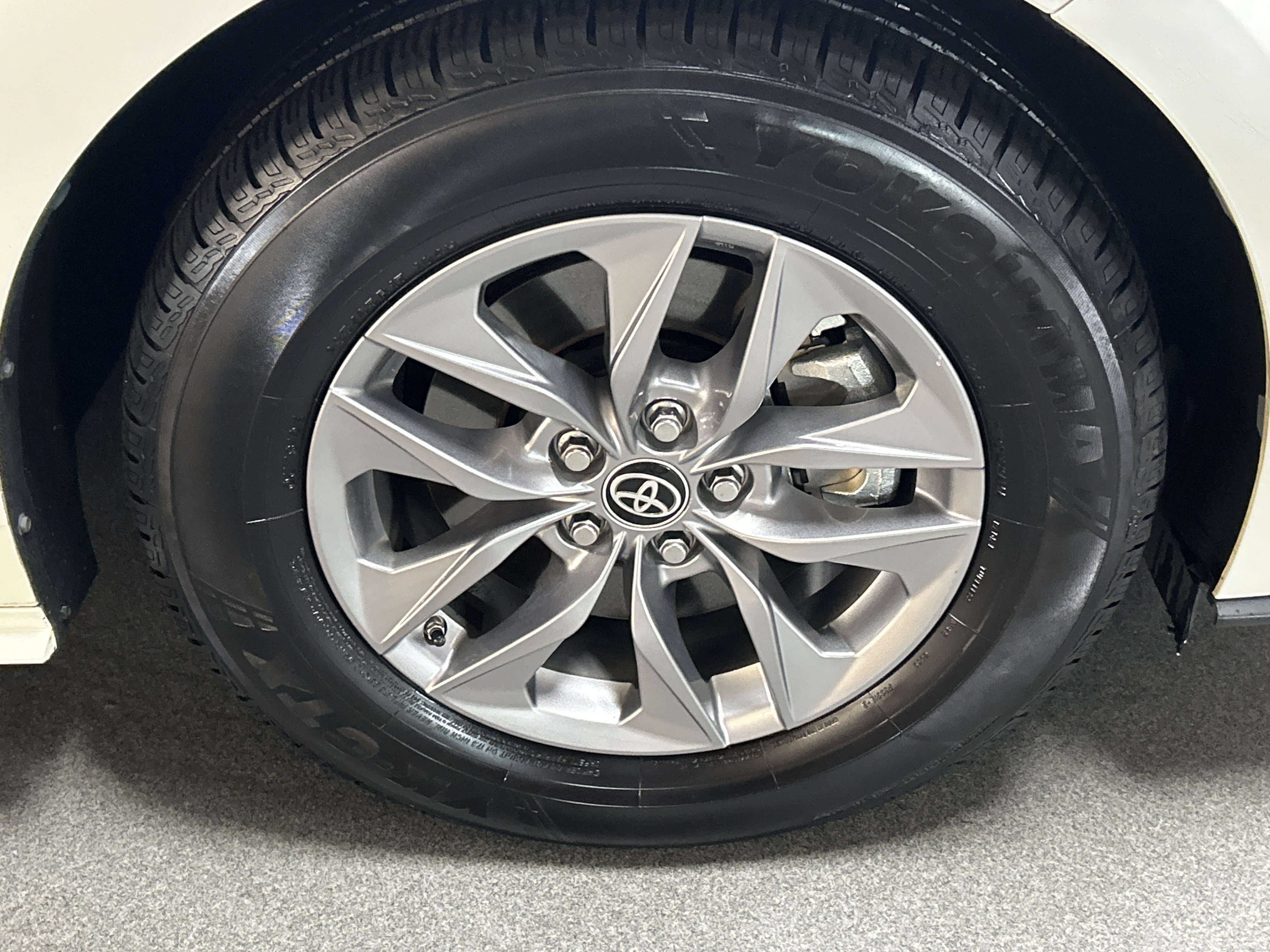 Used 2021 Toyota Sienna XLE FWD image 13