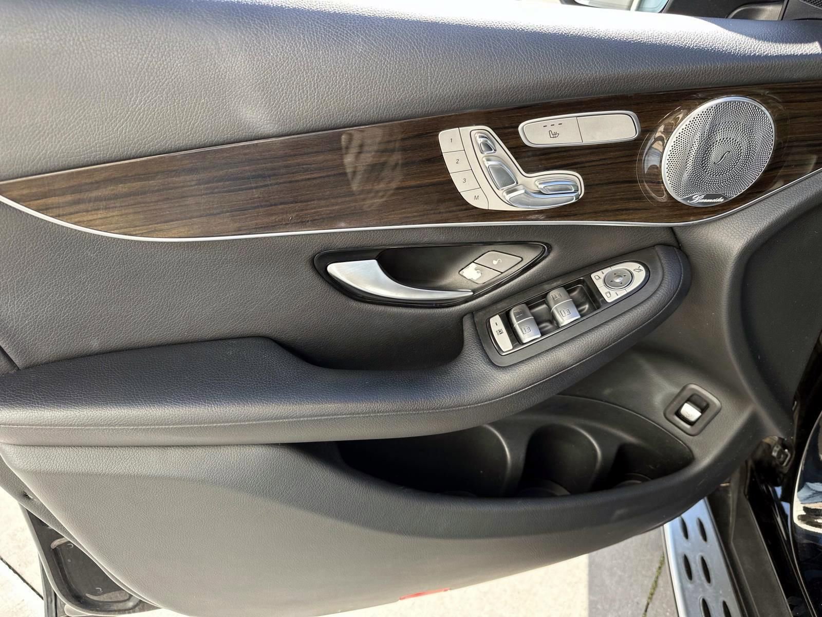 Used 2017 Mercedes-Benz GLC 300 4MATIC image 11