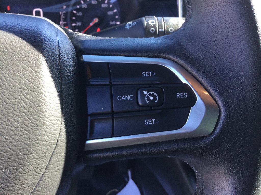 Used 2025 Jeep Compass Latitude w/ Convenience Group AWD/4WD image 18