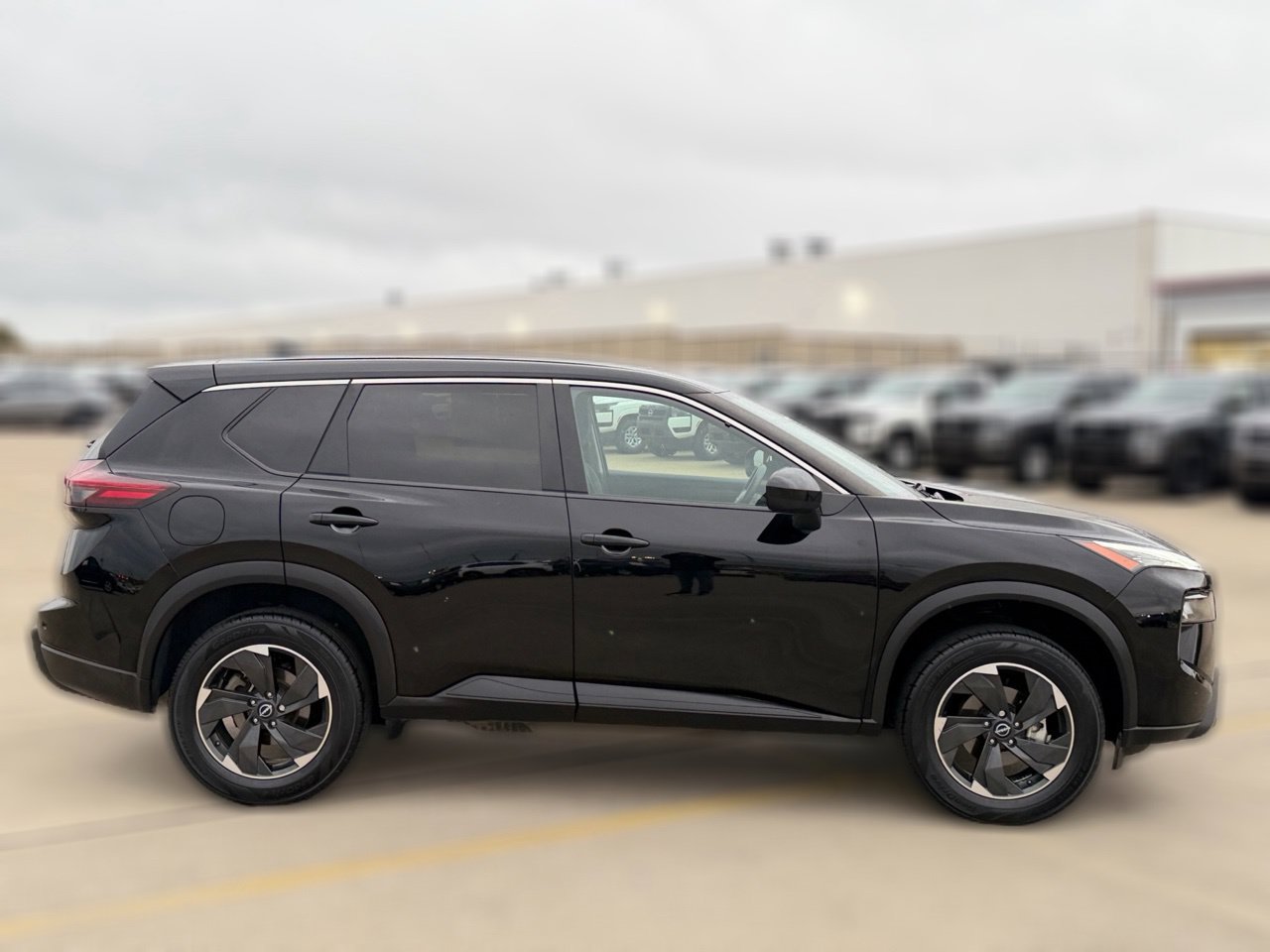 Certified 2025 Nissan Rogue SV FWD image 5