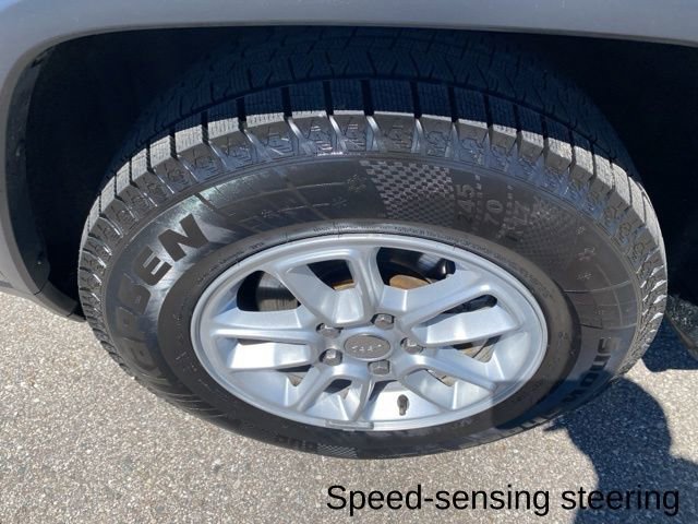 Used 2019 Jeep Grand Cherokee Laredo w/ Security & Convenience Group AWD/4WD image 38