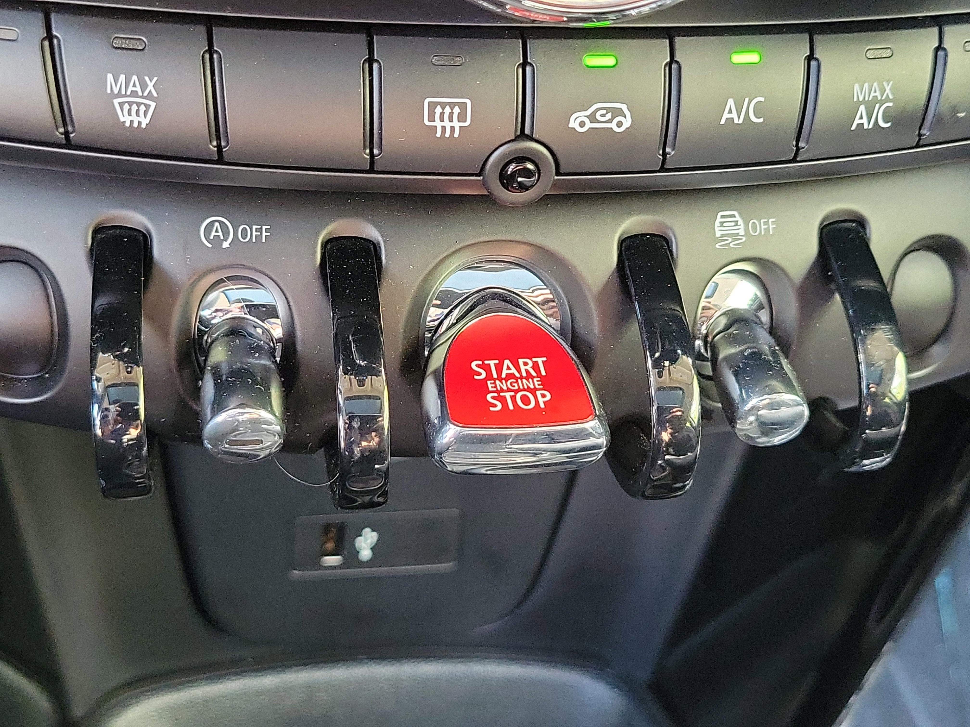 Used 2024 MINI Cooper 2-Door Hardtop image 28