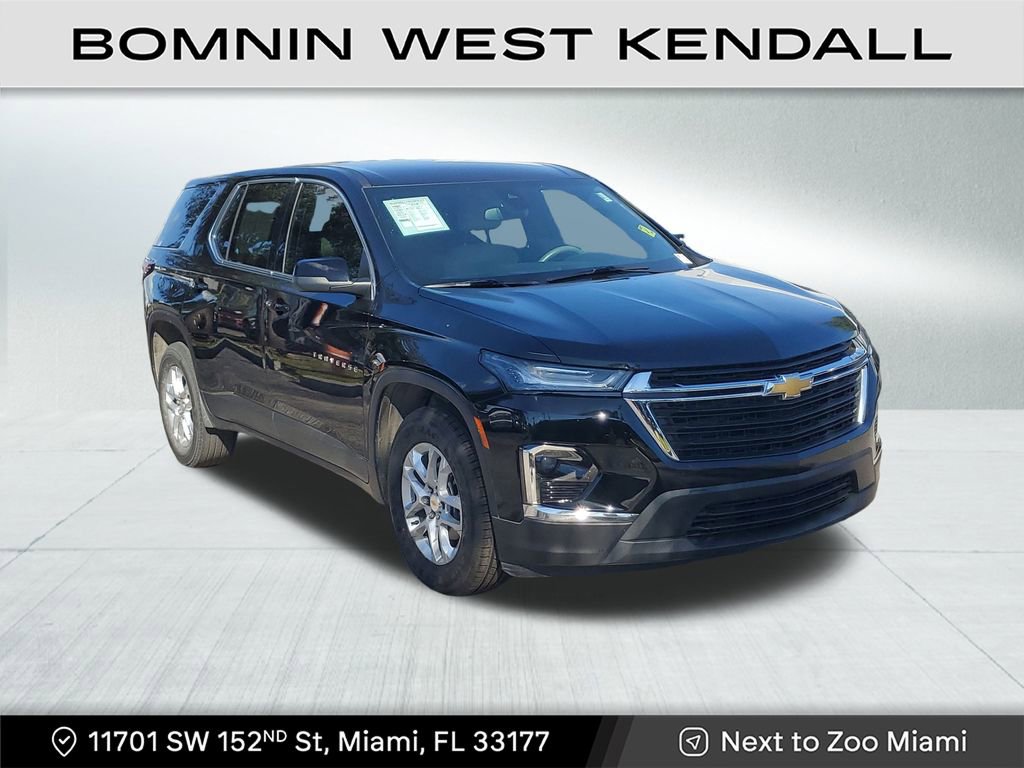 Used 2023 Chevrolet Traverse LS image 1