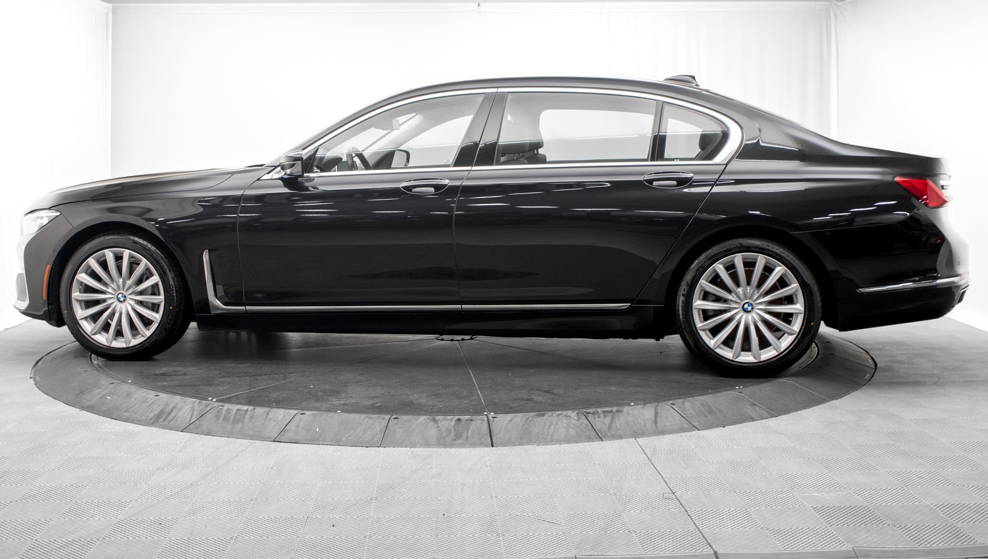 Used 2020 BMW 740i xDrive AWD/4WD image 4