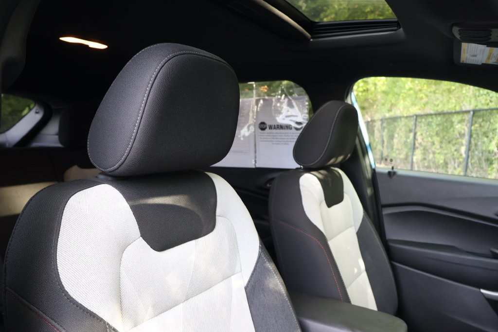 Certified 2024 Chevrolet Trax RS w/ Sunroof Package FWD image 42