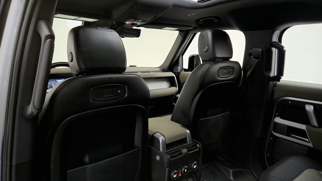 Used 2022 Land Rover Defender 110 X-Dynamic SE AWD/4WD image 47