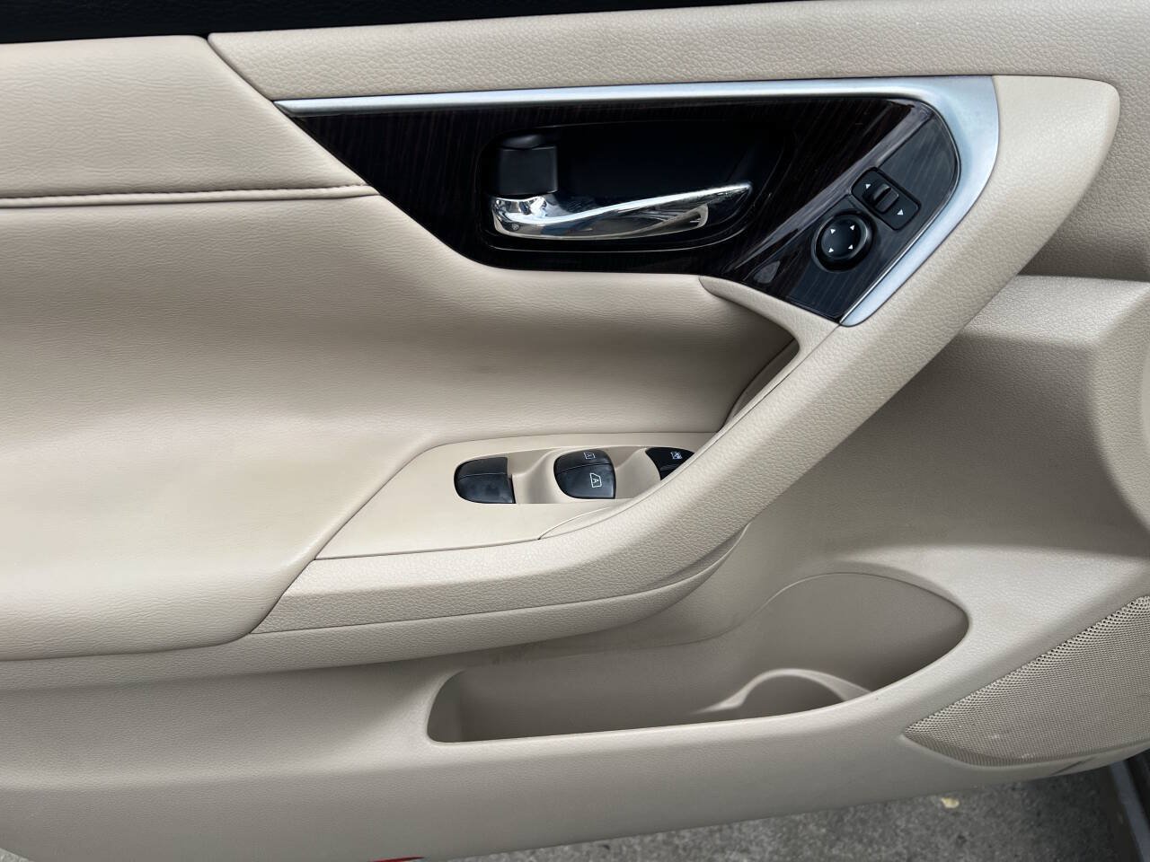 Used 2013 Nissan Altima 2.5 SL w/ Technology Pkg FWD image 25