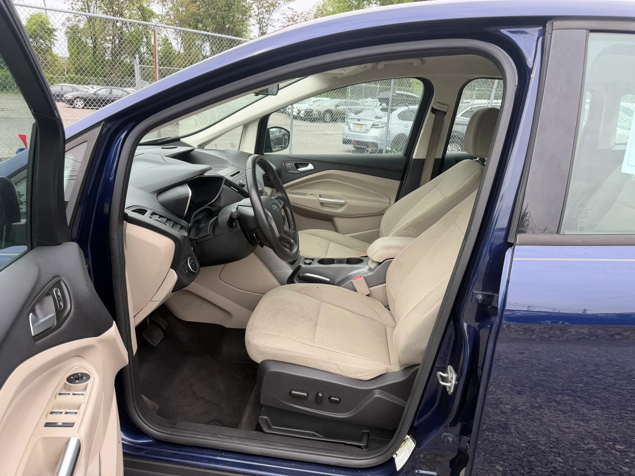 Used 2017 Ford C-MAX SE FWD image 26