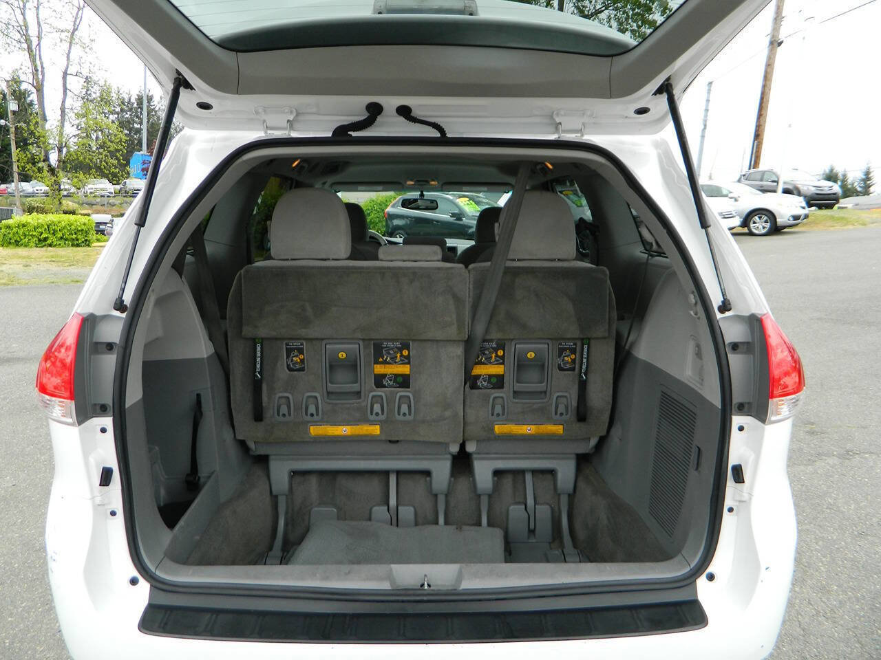 Used 2013 Toyota Sienna LE FWD image 10
