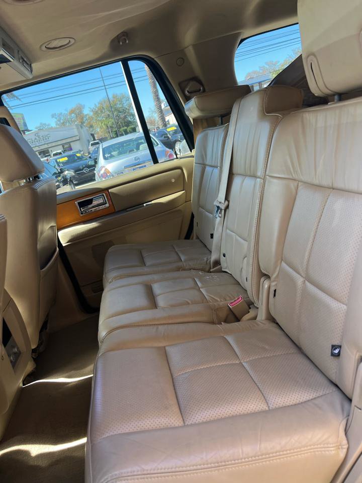 Used 2008 Lincoln Navigator 2WD image 6