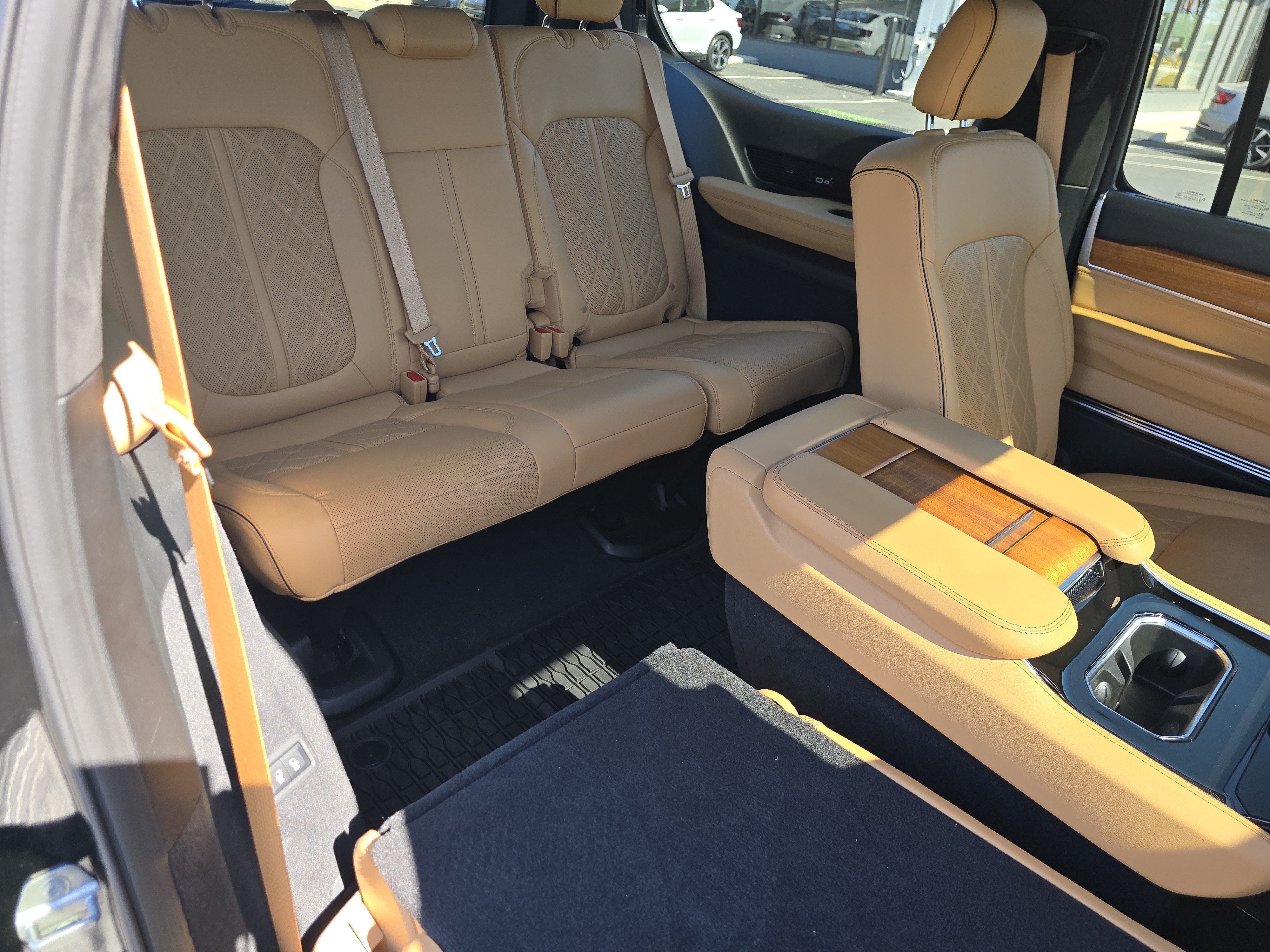 Used 2024 Jeep Grand Wagoneer Series III w/ Rear Seat Video Group 1 AWD/4WD image 20
