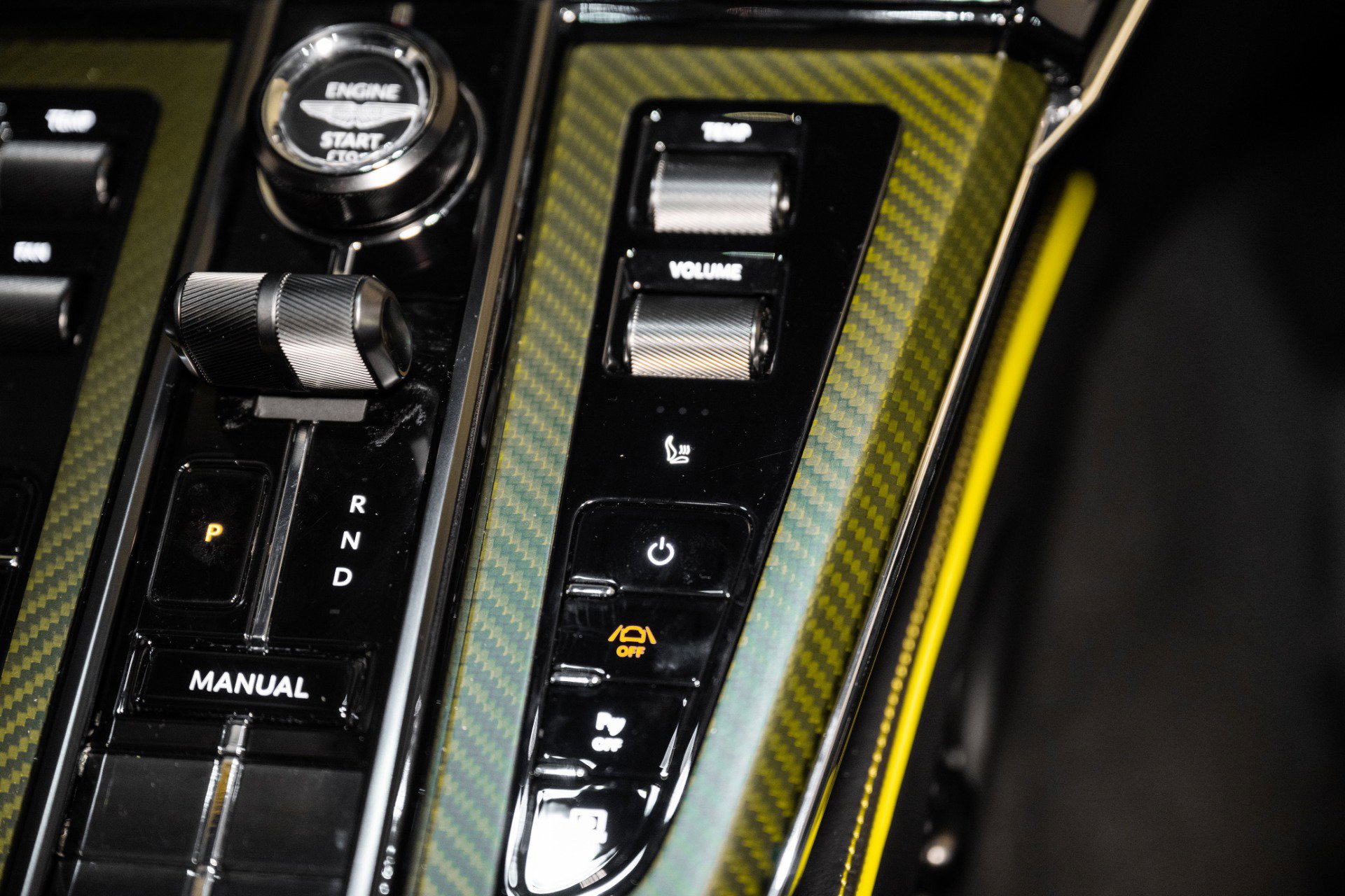 Used 2025 Aston Martin V8 Vantage Coupe image 32