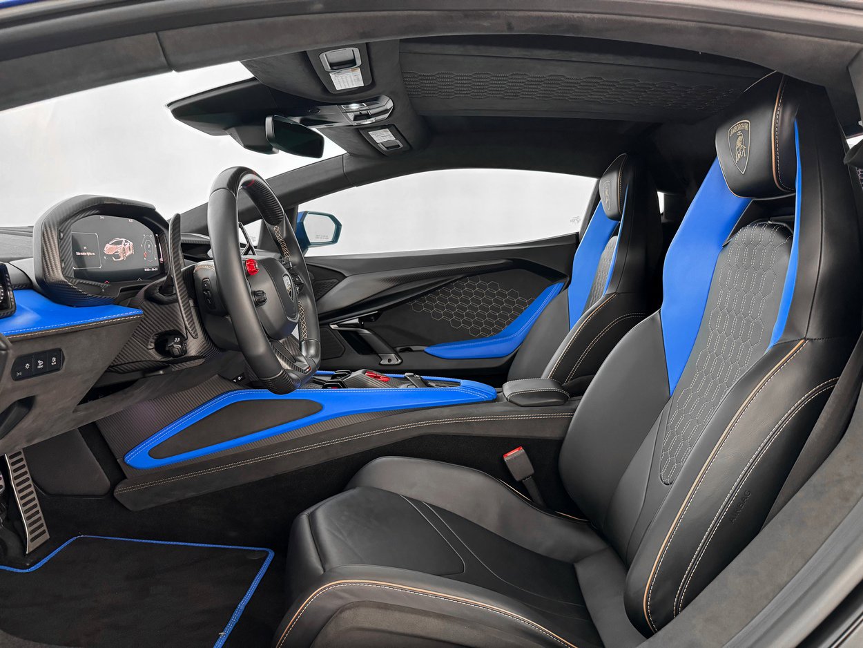 Used 2025 Lamborghini Revuelto image 15