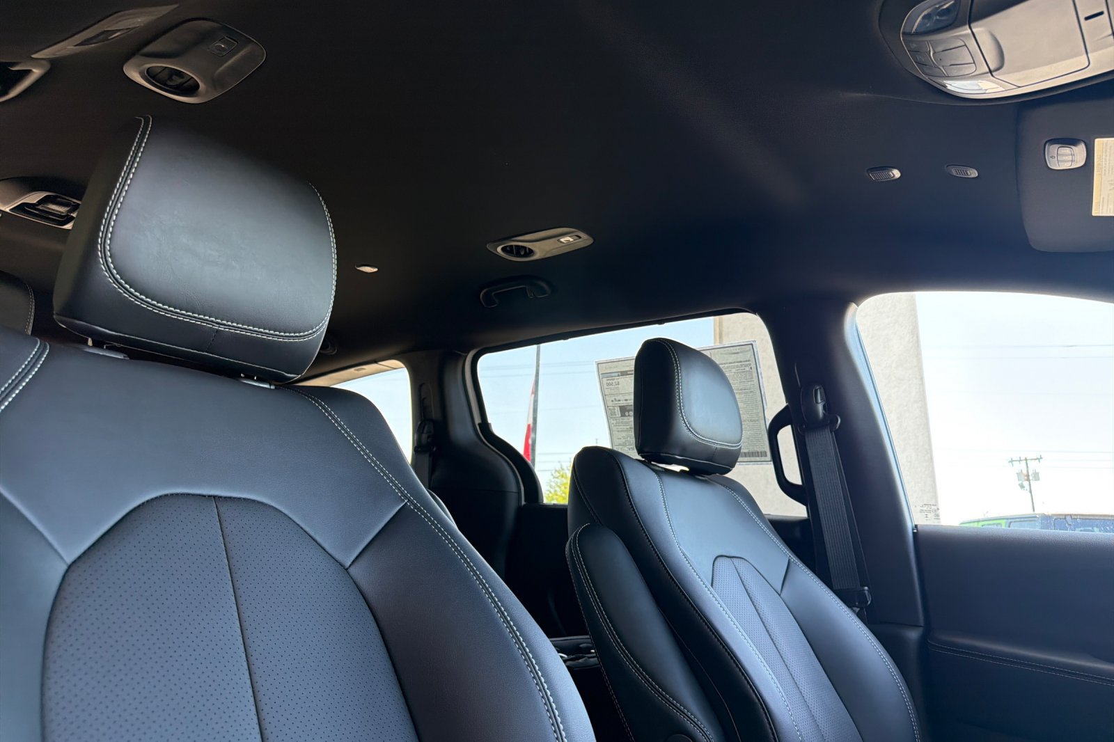New 2027 Chrysler Pacifica Select FWD image 16