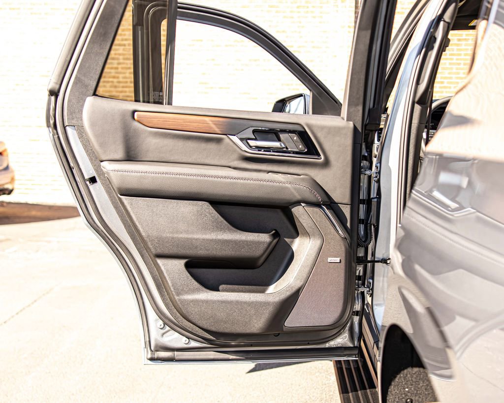 Used 2026 GMC Yukon Denali w/ Sun & Power Step Package image 33