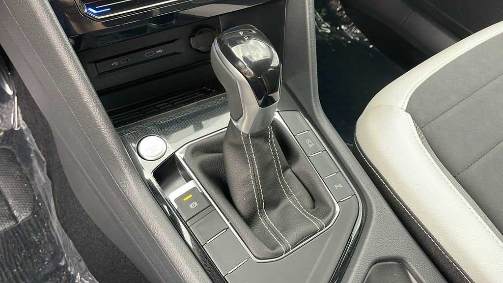 New 2025 Volkswagen Taos SE image 21