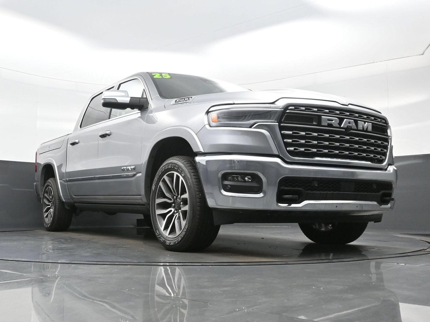 Used 2025 RAM 1500 Limited AWD/4WD image 35