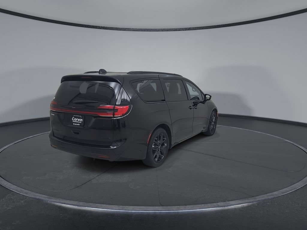 Certified 2025 Chrysler Pacifica Limited FWD image 16