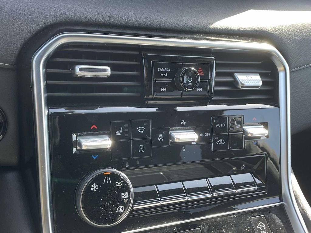 Used 2025 Nissan Armada SL image 28