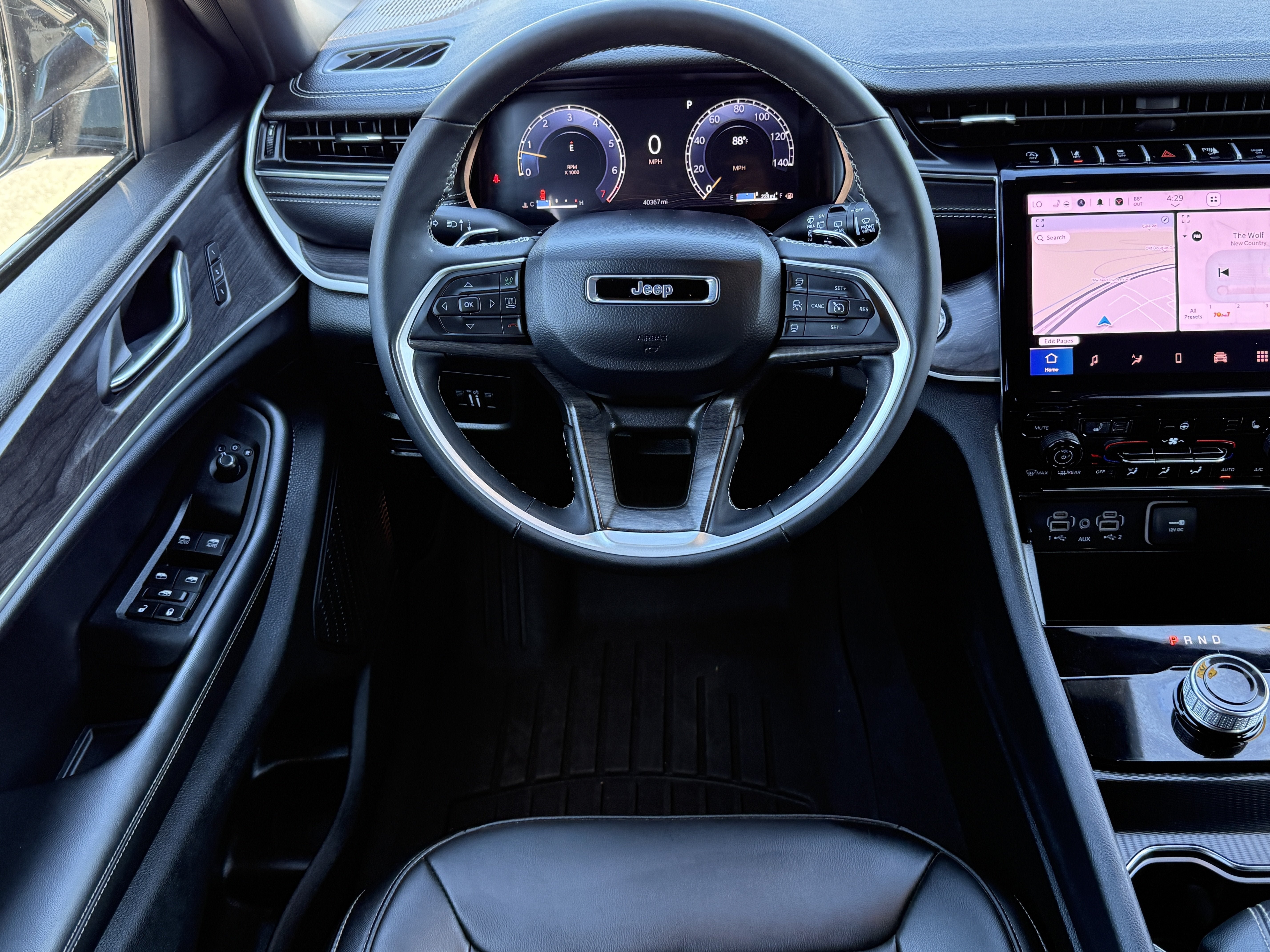 Used 2025 Jeep Grand Cherokee Limited RWD image 19