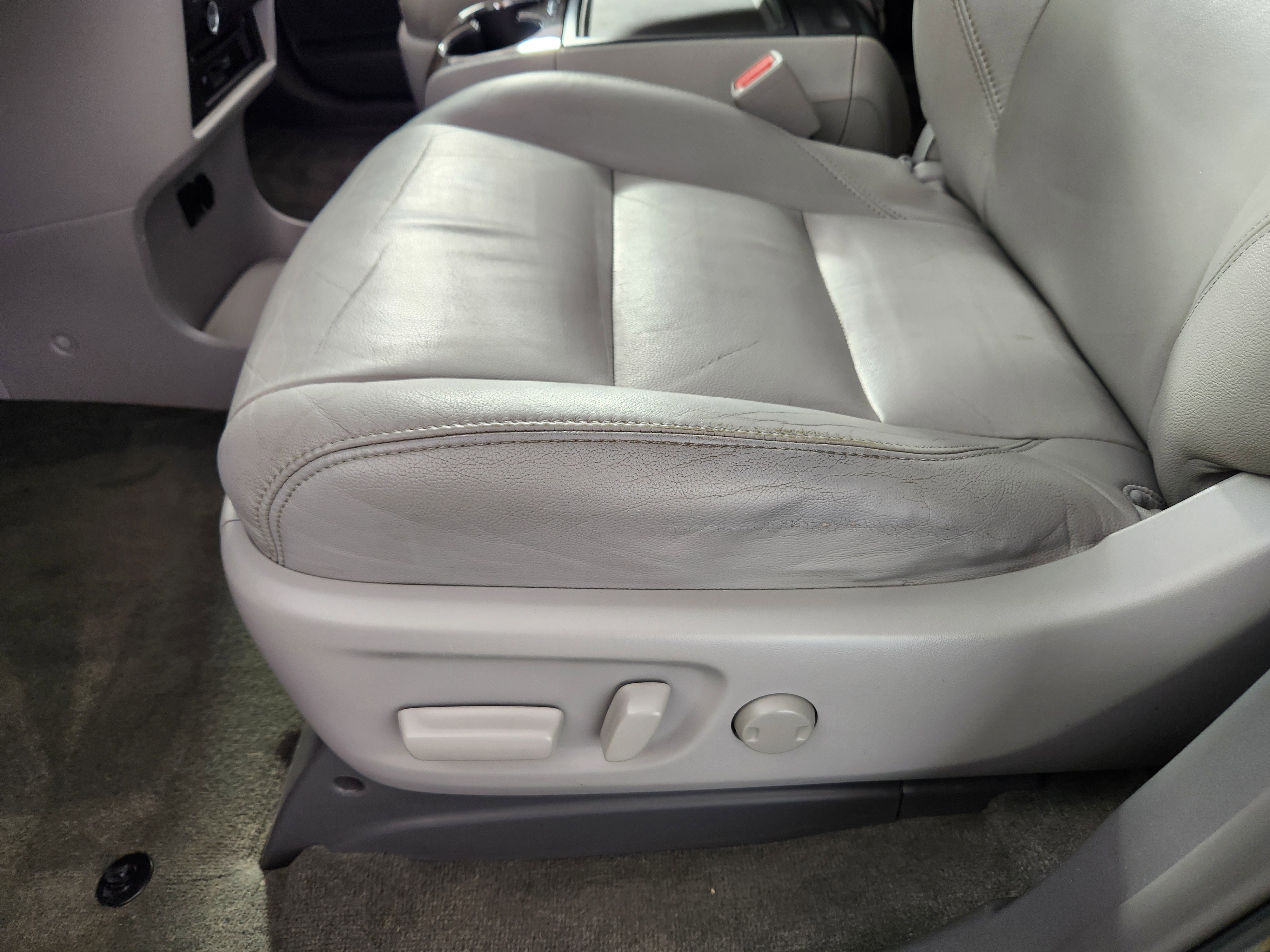 Used 2015 Toyota Sienna XLE Premium FWD image 13