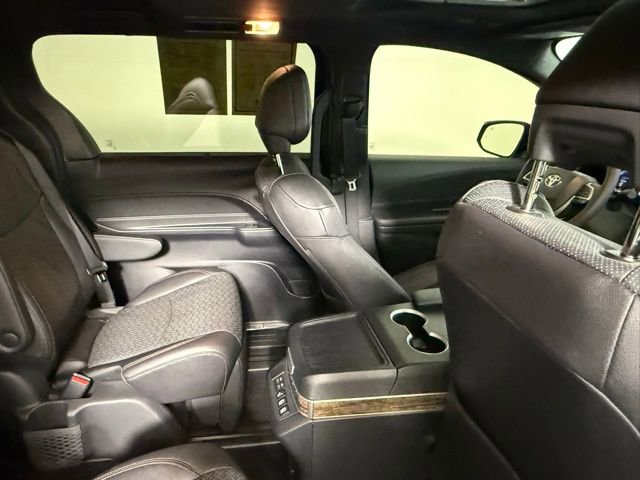 Used 2025 Toyota Sienna Platinum image 49