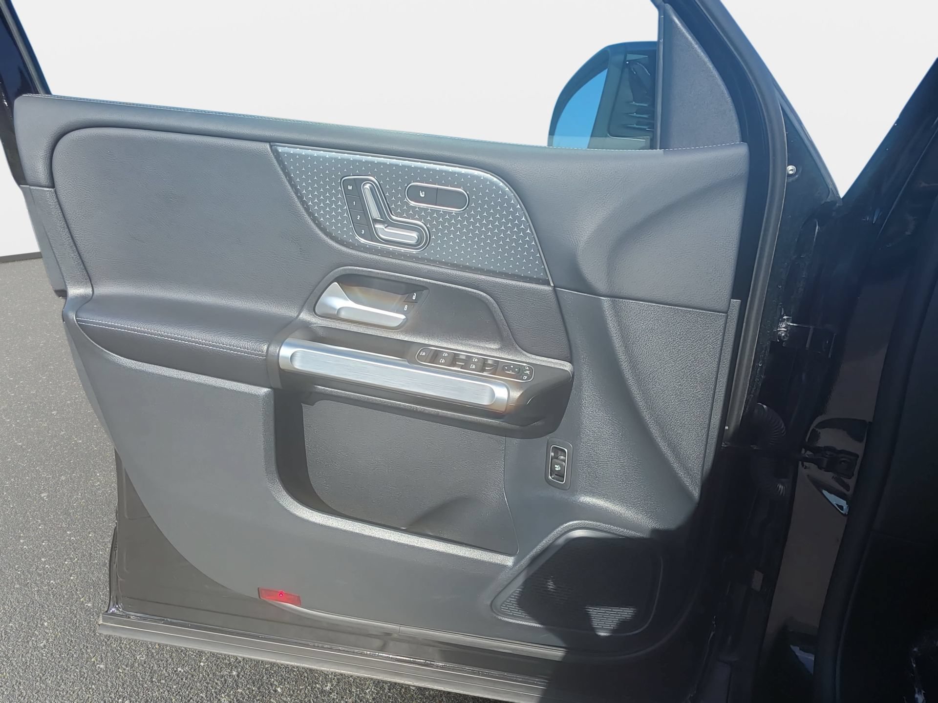 Used 2024 Mercedes-Benz GLB 250 image 26