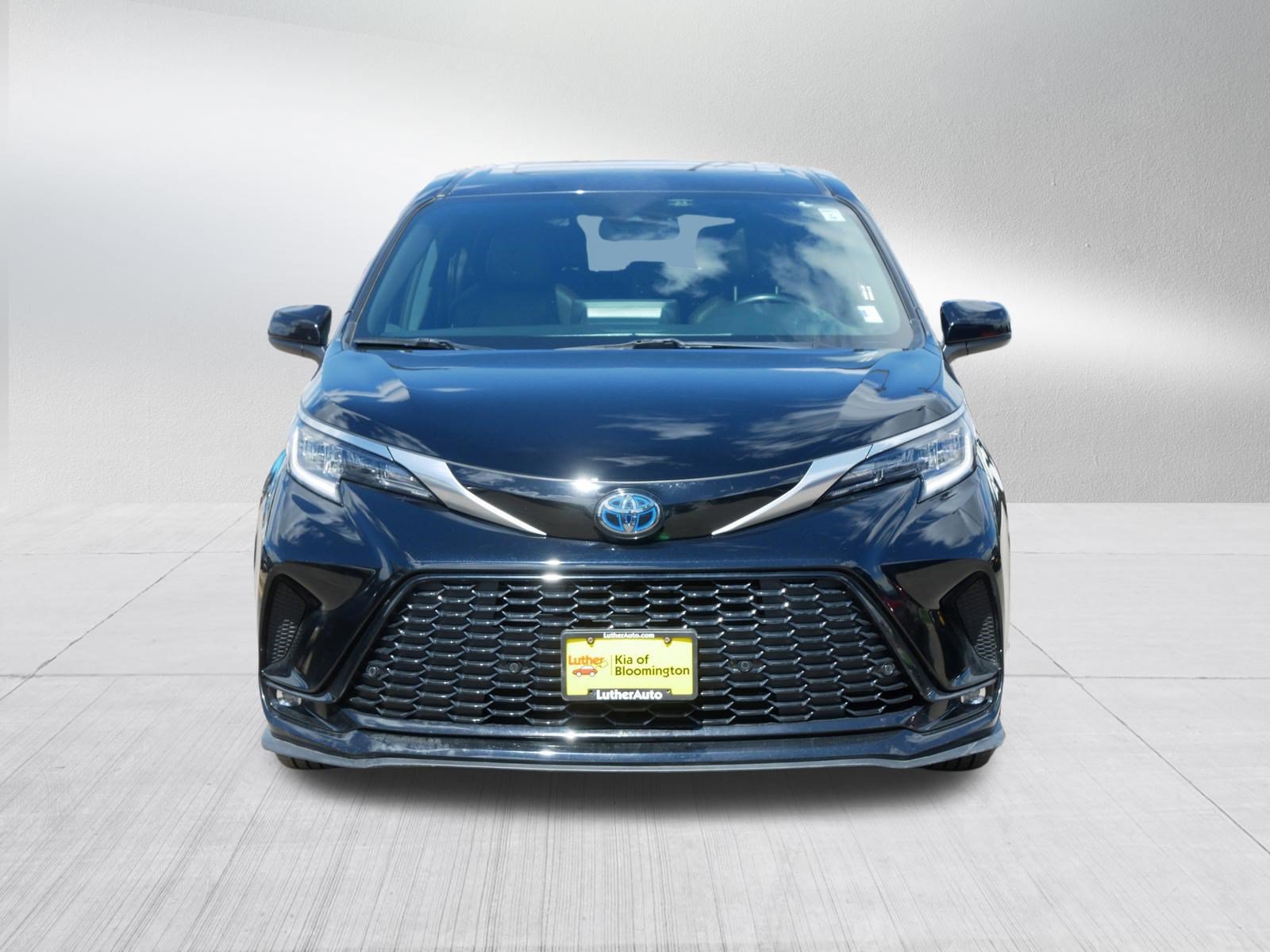 Used 2021 Toyota Sienna XSE FWD video 2