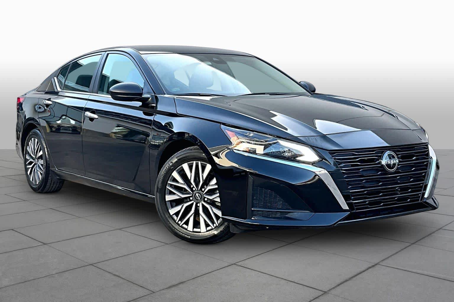 Used 2024 Nissan Altima 2.5 SV FWD image 3