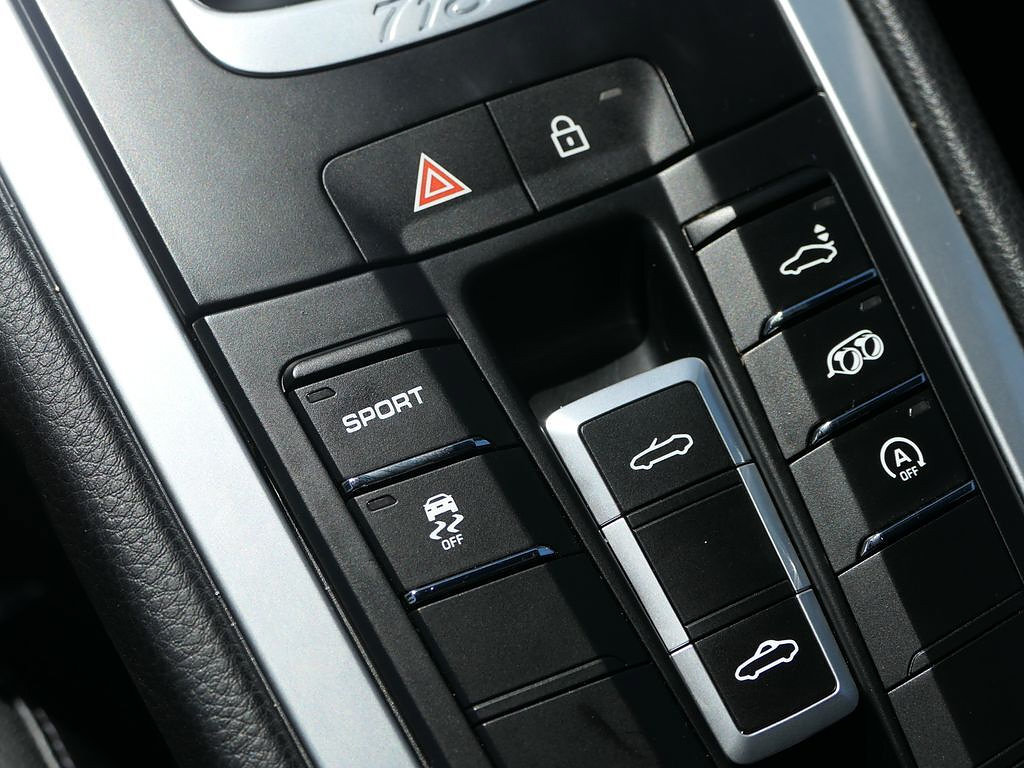 Used 2024 Porsche 718 Boxster RWD image 19