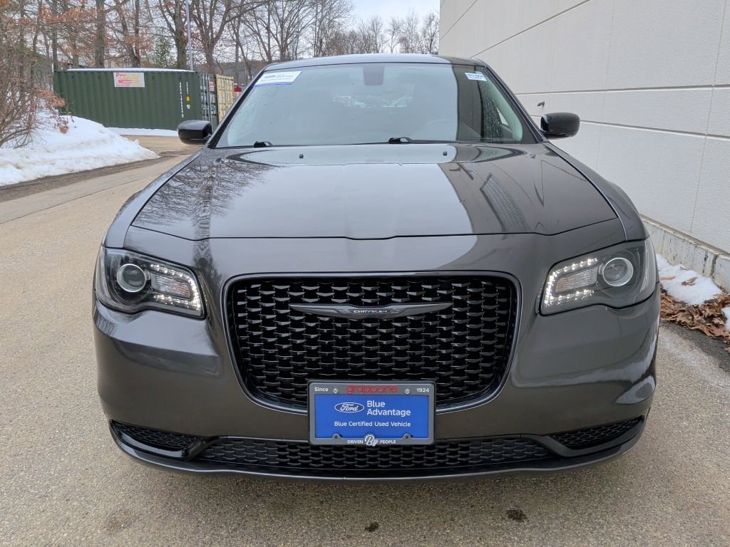 Used 2022 Chrysler 300 Touring w/ Sport Appearance Package image 3