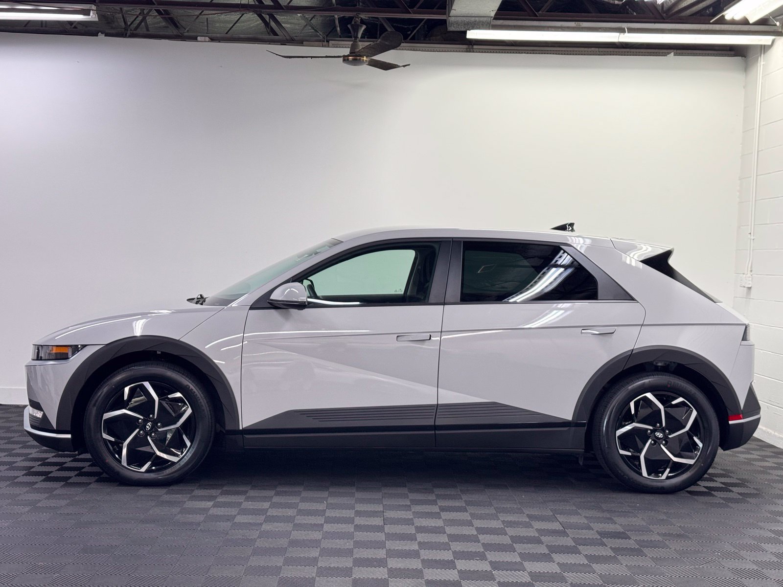Used 2024 Hyundai Ioniq 5 SEL AWD/4WD image 3
