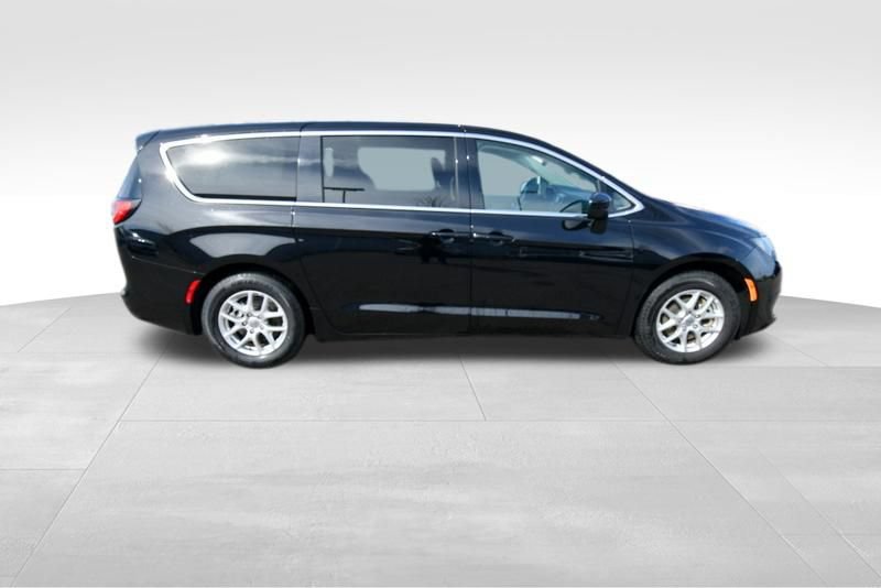 Used 2024 Chrysler Voyager LX FWD image 8