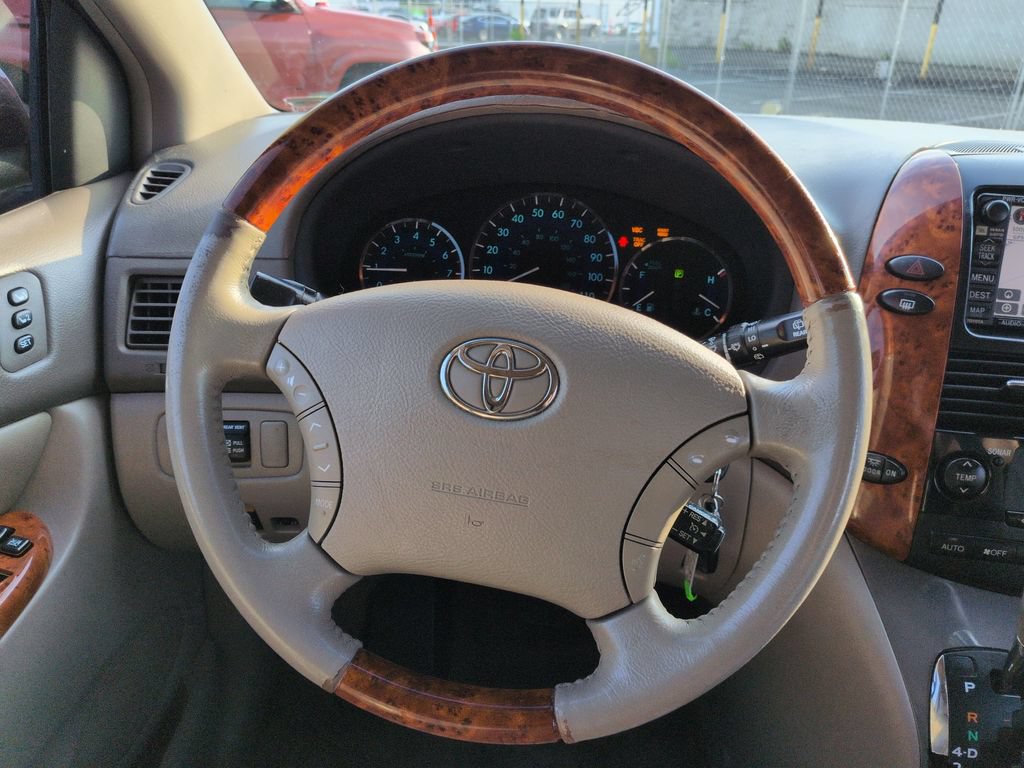 Used 2009 Toyota Sienna XLE FWD image 15