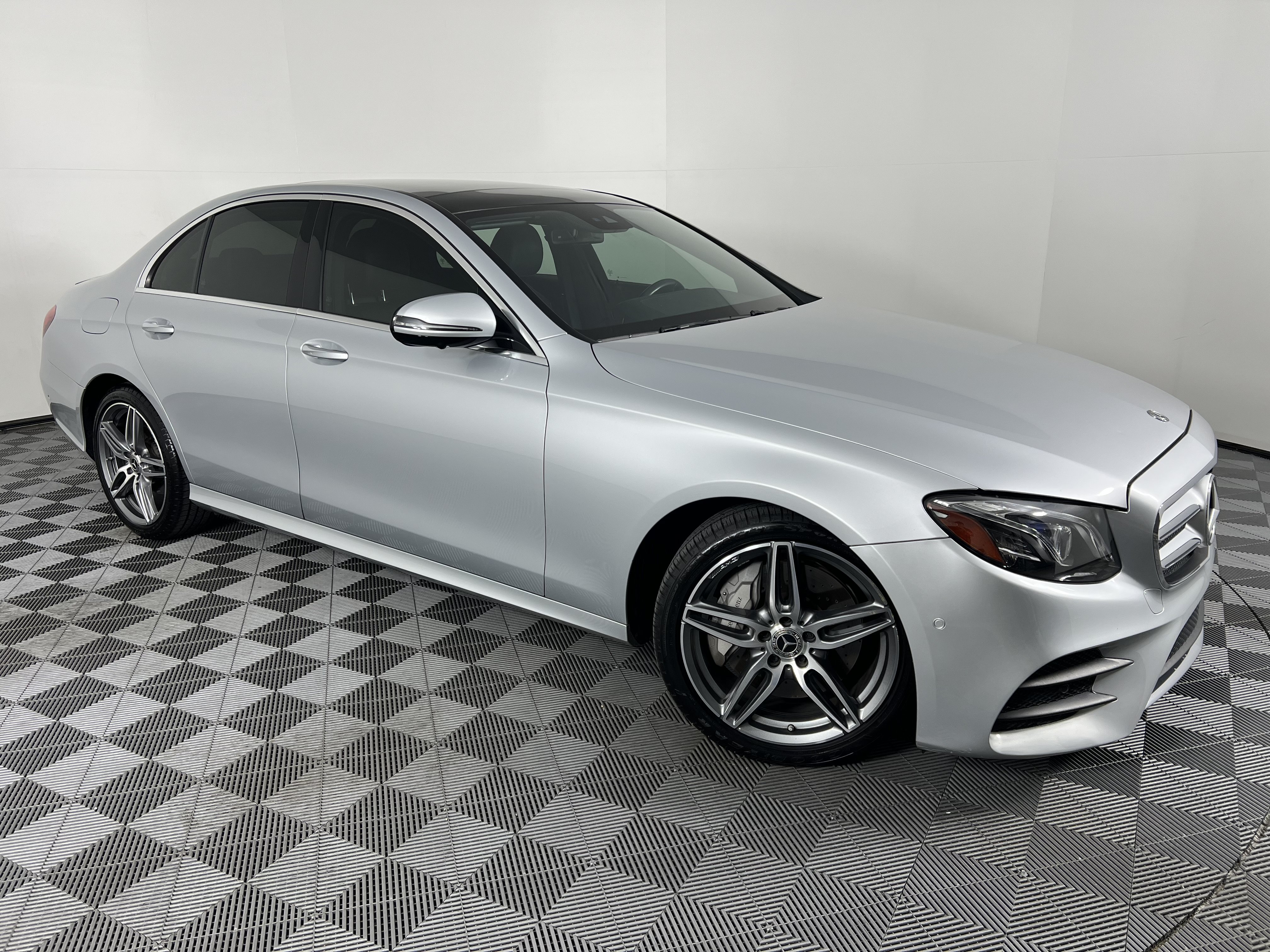Certified 2019 Mercedes-Benz E 300 4MATIC image 2
