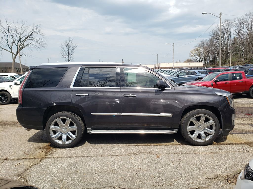 Used 2015 Cadillac Escalade Luxury image 3