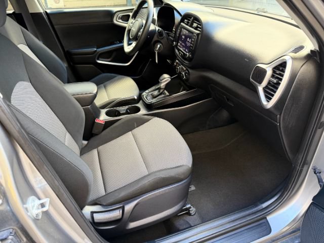 Used 2023 Kia Soul LX w/ Option Group 015 FWD image 19
