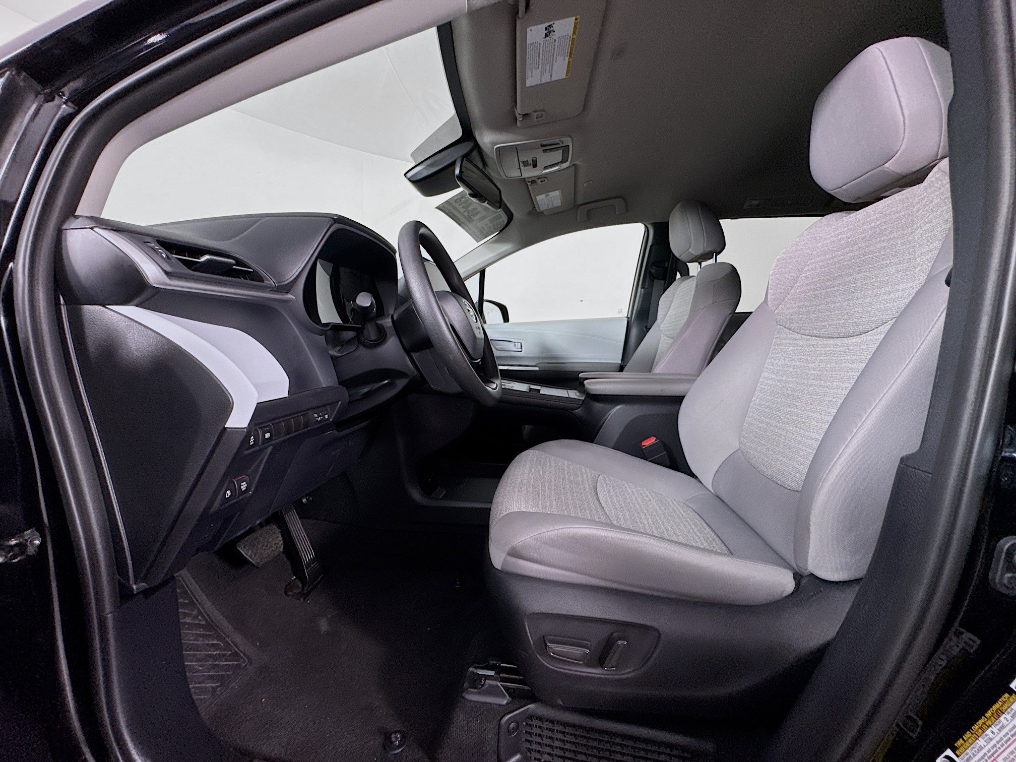 Certified 2026 Toyota Sienna LE FWD image 19