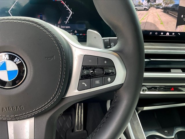 Used 2025 BMW X7 xDrive40i w/ M Sport Package AWD/4WD image 18