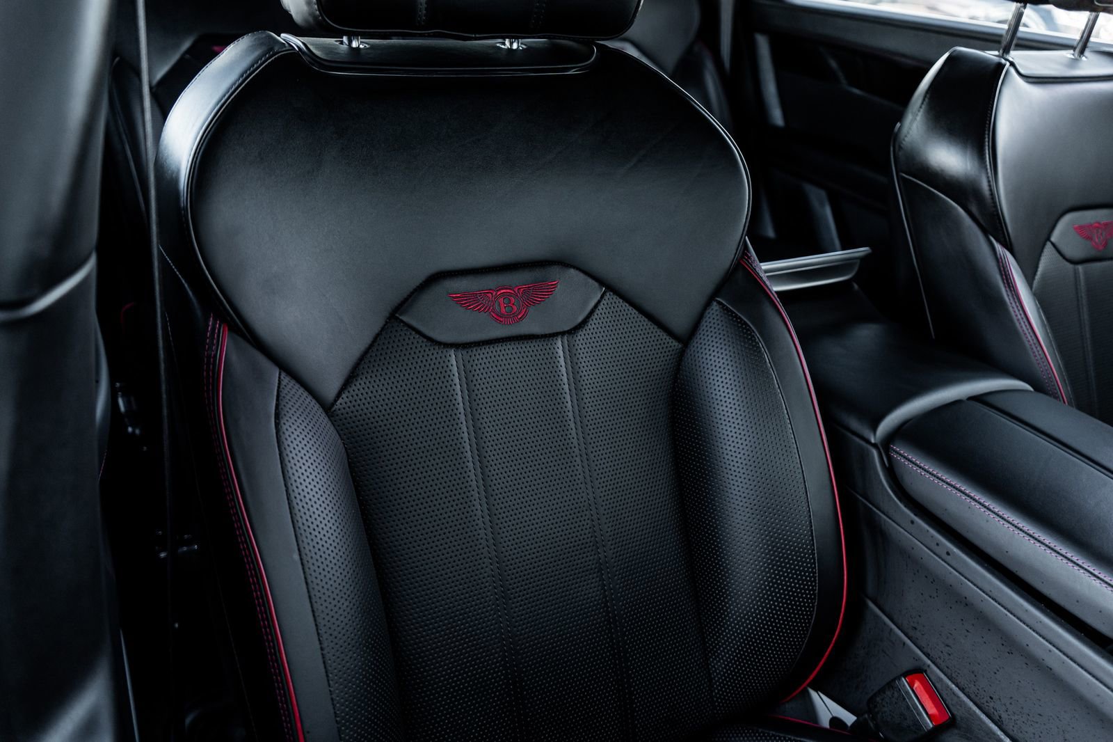 Used 2023 Bentley Bentayga Extended Wheelbase image 39