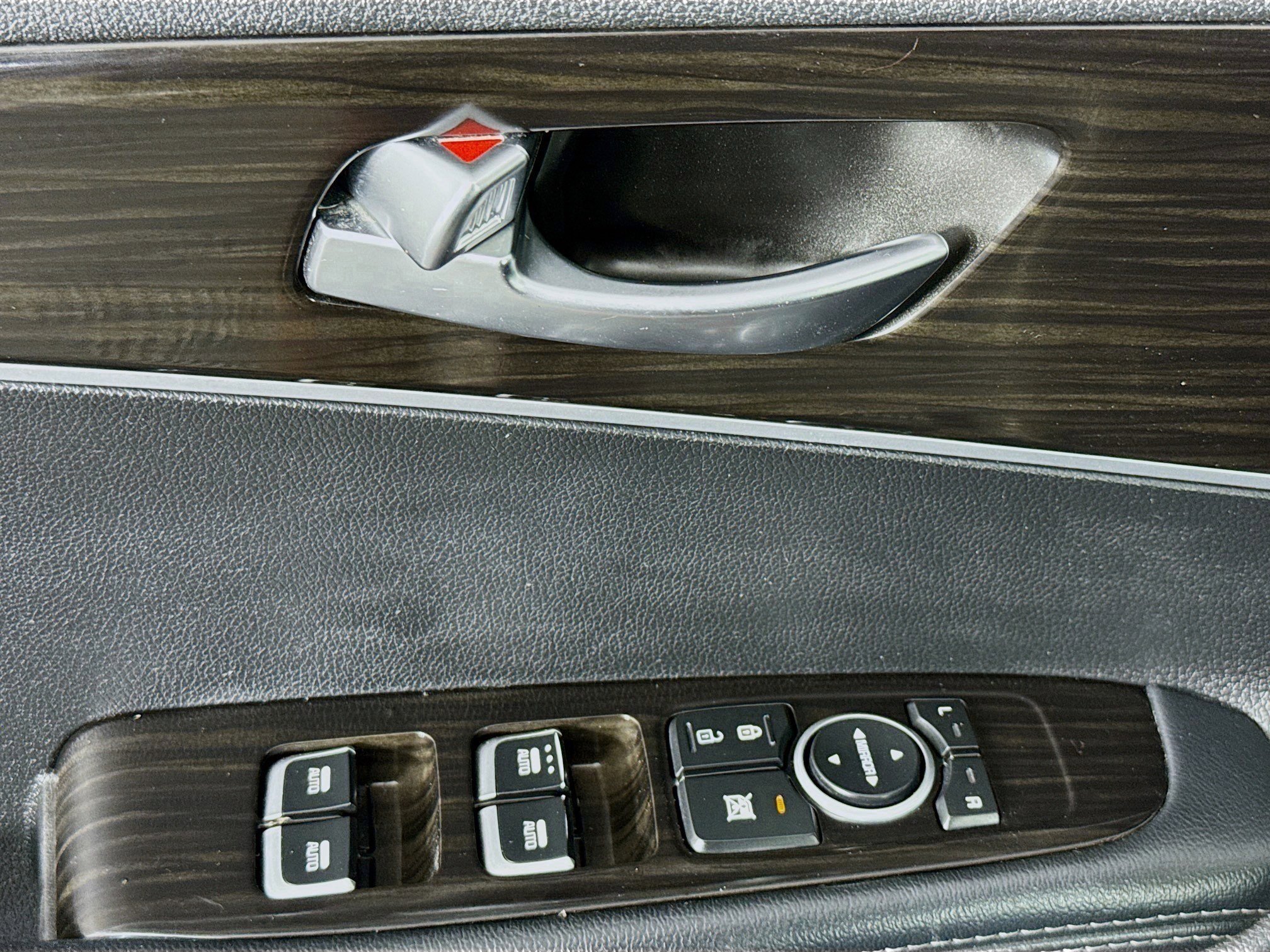 Used 2020 Kia Sorento LX image 22